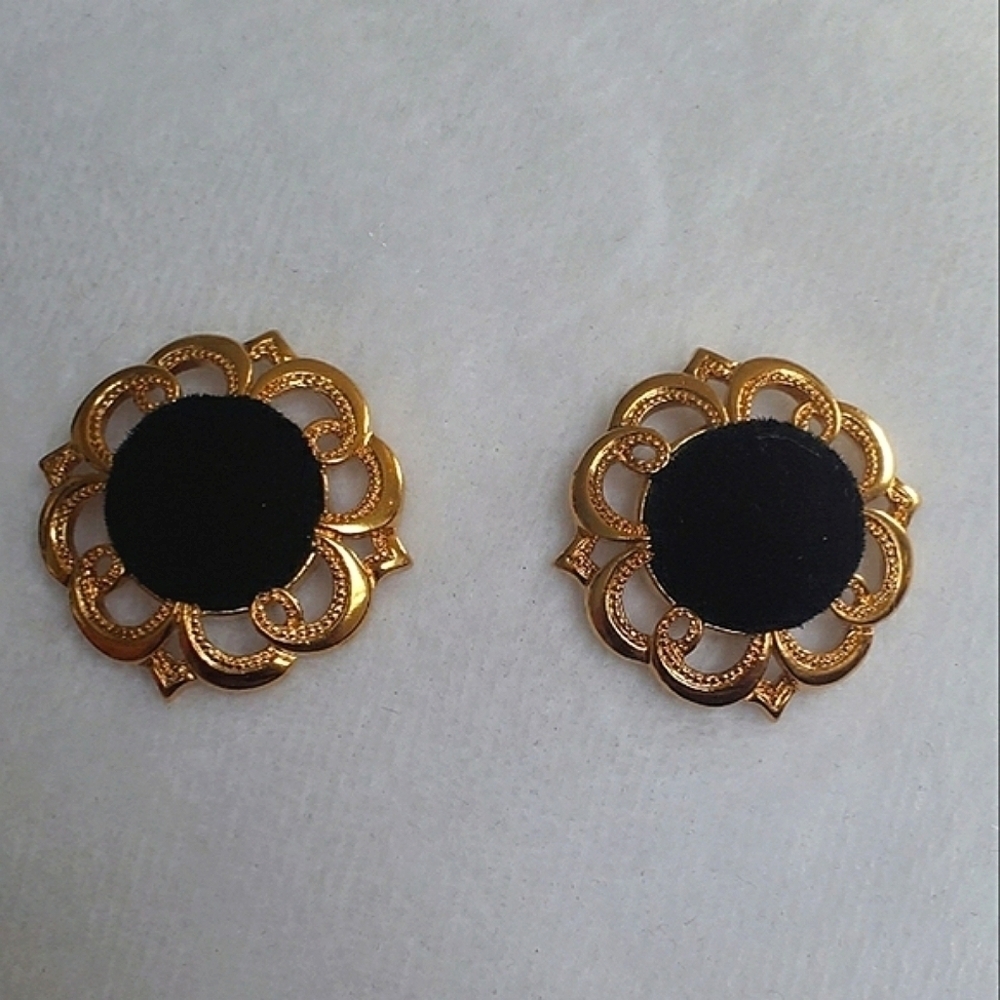 Large Black Velvet Earrings, Gold Tone Stud Earrings. 🌴